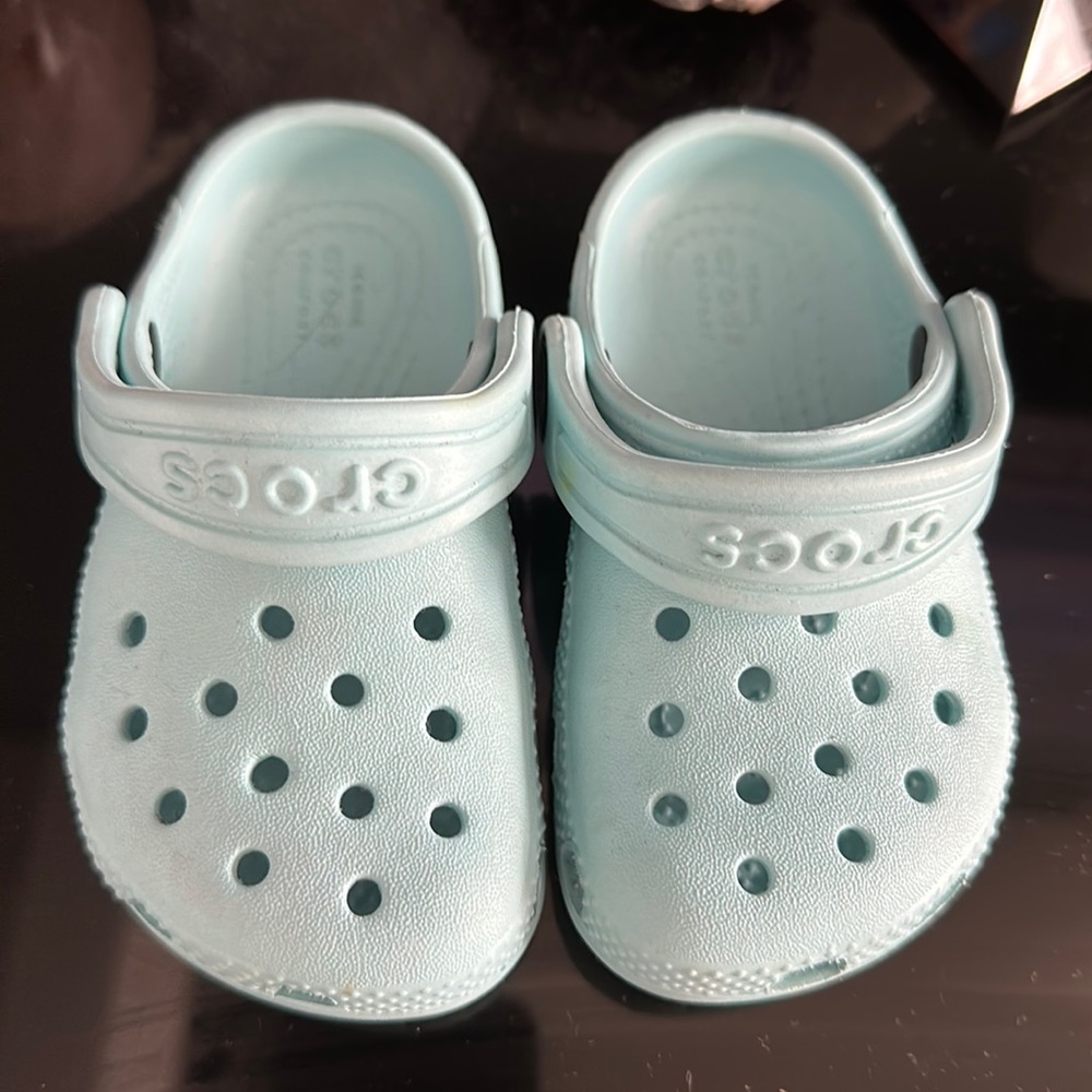 LIGHT TURQUOISE CROCS TODDLER 6c